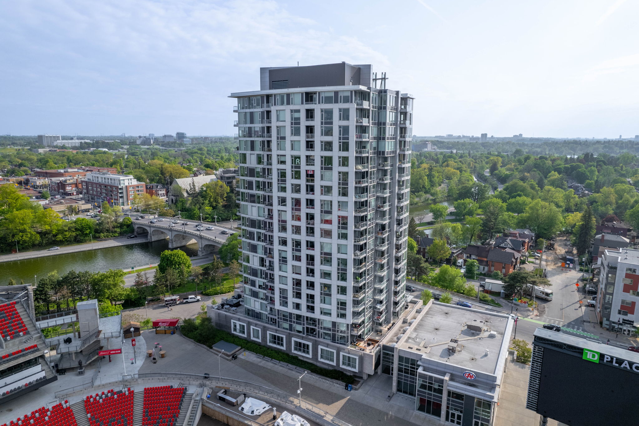 1035 Bank Street - 1501