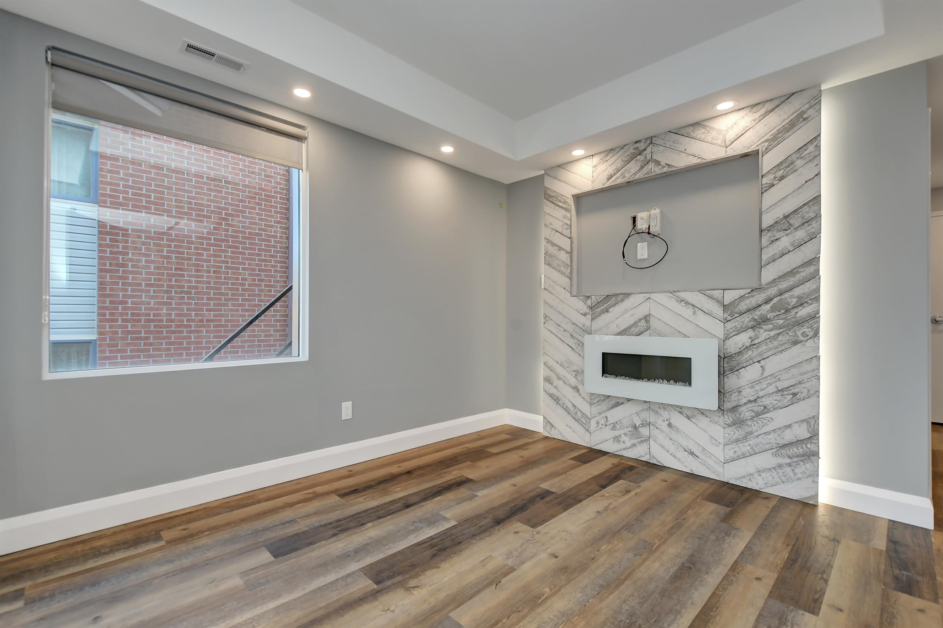 534 Lisgar Street - 4